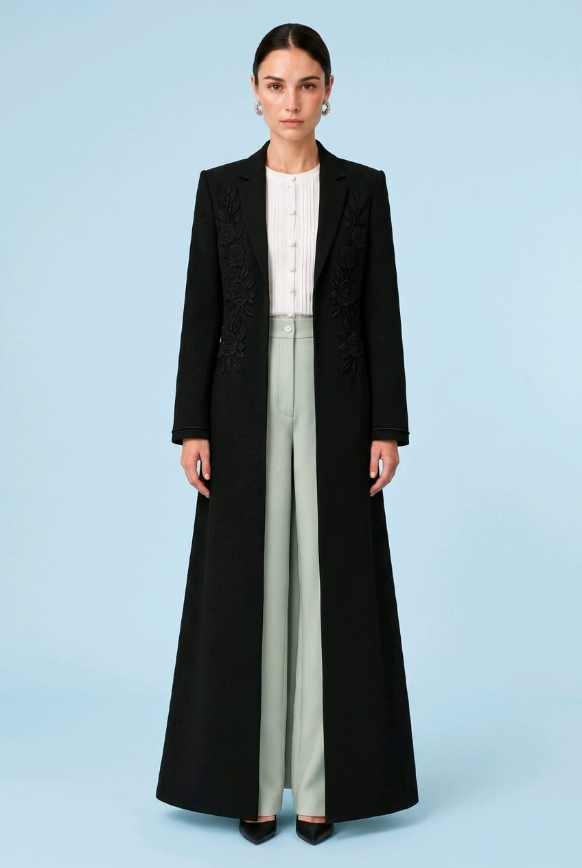 Roselle in Noir Black